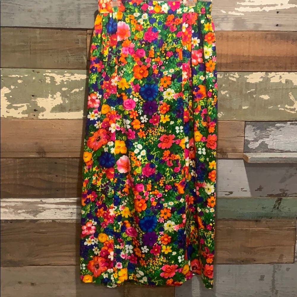 That 70’s vibe “Totally Vintage Maxi Skirt” - Picture 3 of 10